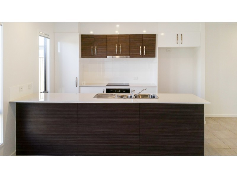 2/38 Flame Tree Avenue, Sippy Downs QLD 4556