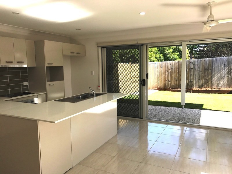 2/7 Rowley Close, Glass House Mountains QLD 4518