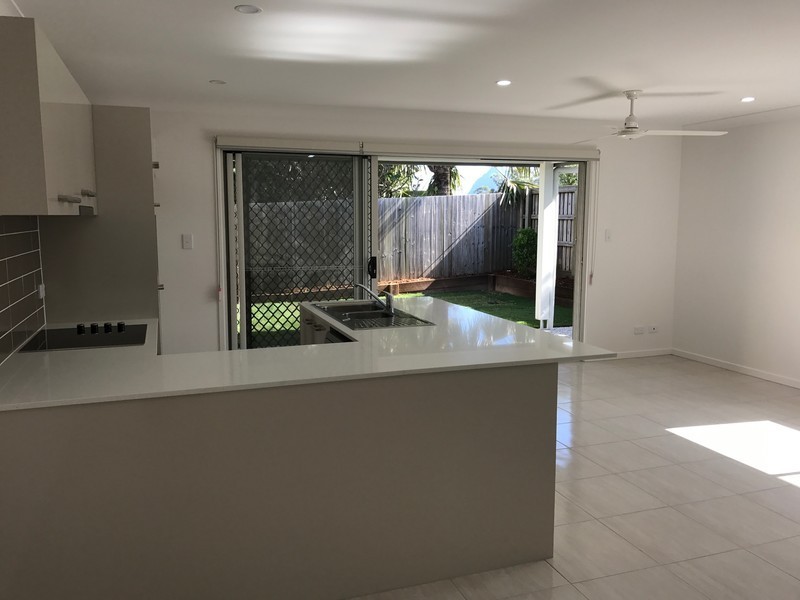 2/7 Rowley Close, Glass House Mountains QLD 4518