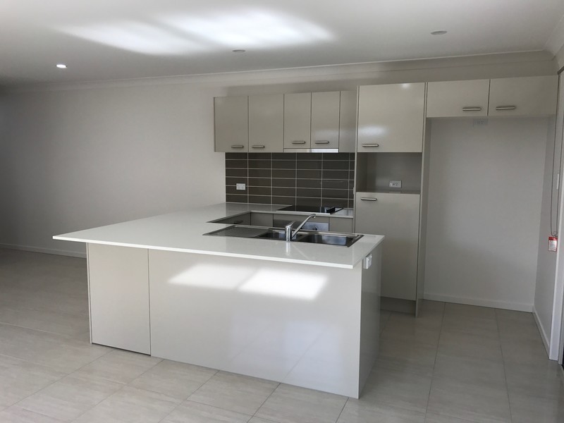 2/7 Rowley Close, Glass House Mountains QLD 4518