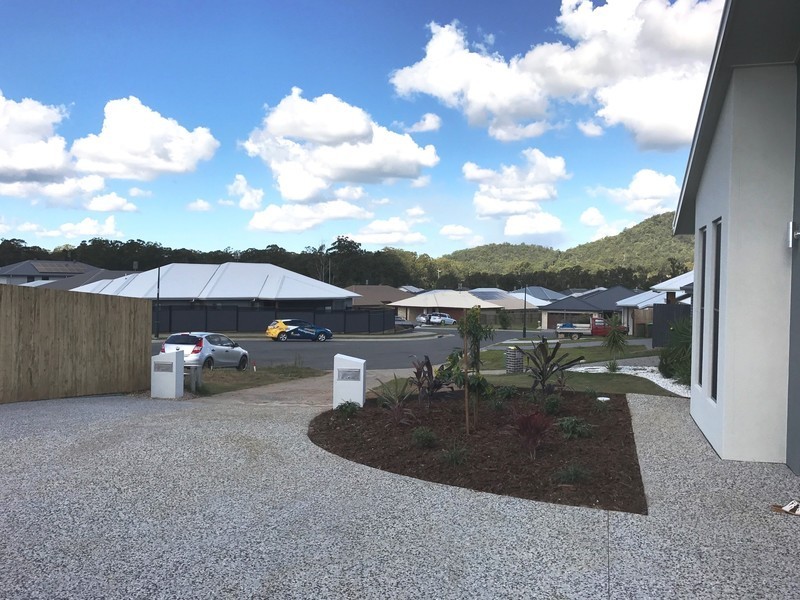 1/7 Rowley Close, Glass House Mountains QLD 4518