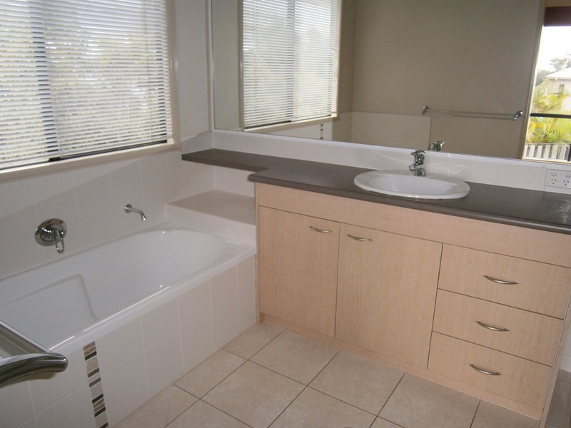 9 Peachester Close, Ormeau QLD 4208