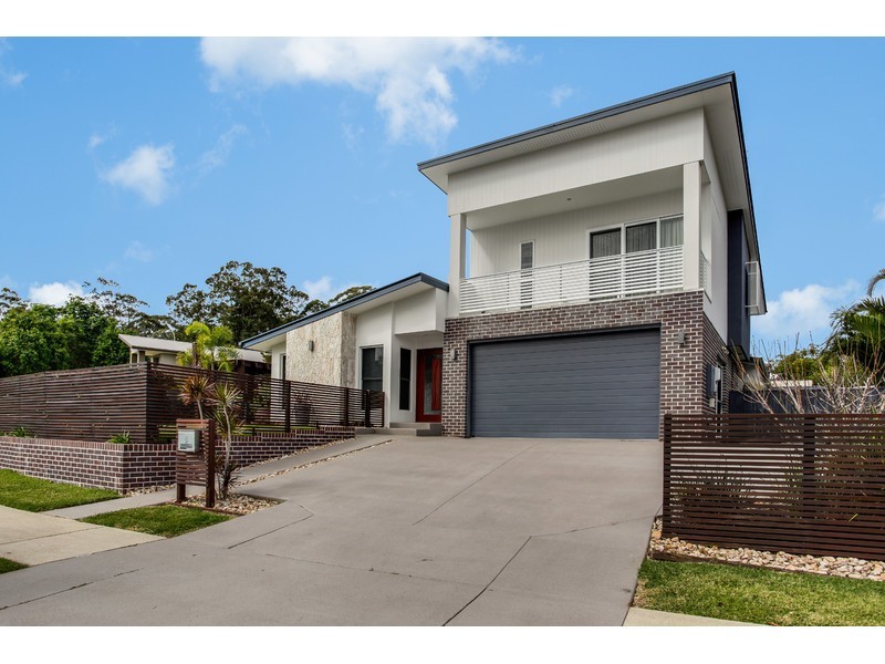5 Forest Pines Boulevard, Forest Glen QLD 4556