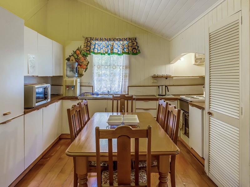 136 Flaxton Drive, Mapleton QLD 4560