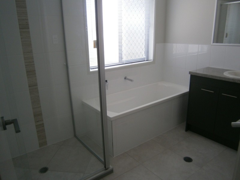 4 Apple Crescent, Caloundra West QLD 4551