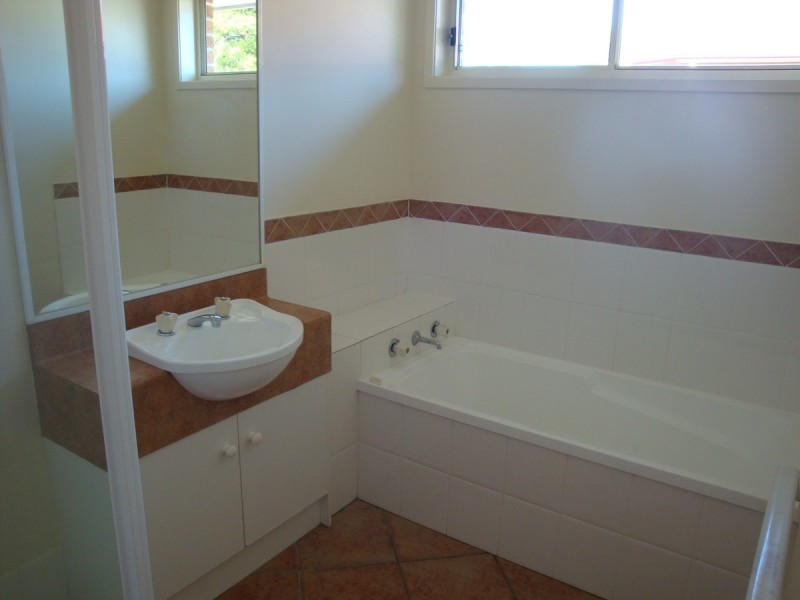 8 Oxford Close, Sippy Downs QLD 4556