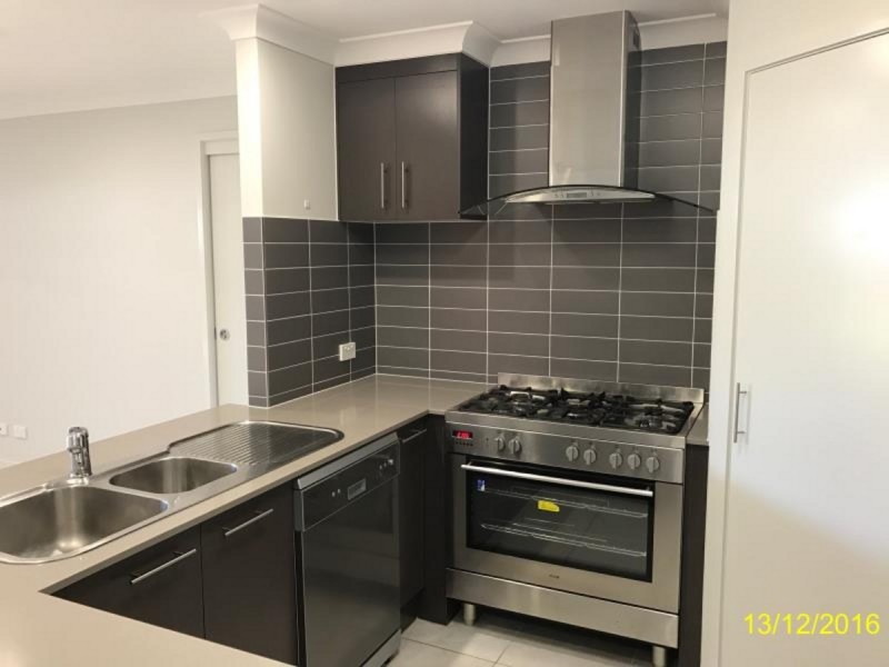 8 Vincent Avenue, Sippy Downs QLD 4556