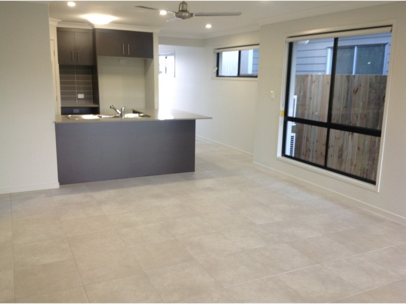 8 Vincent Avenue, Sippy Downs QLD 4556