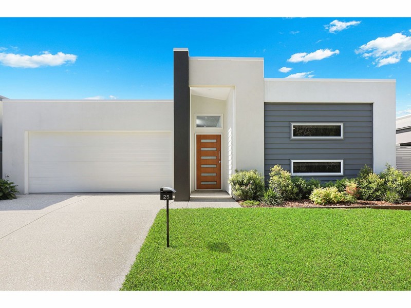 25 Bells Esplanade, Pelican Waters QLD 4551