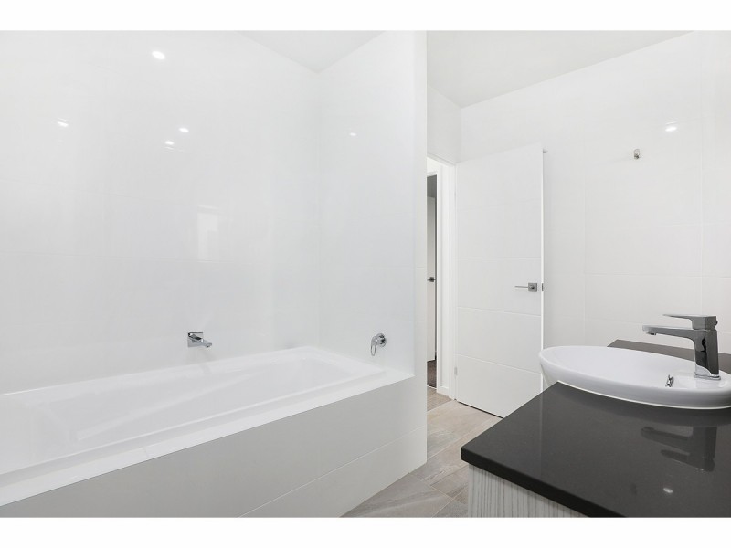25 Bells Esplanade, Pelican Waters QLD 4551