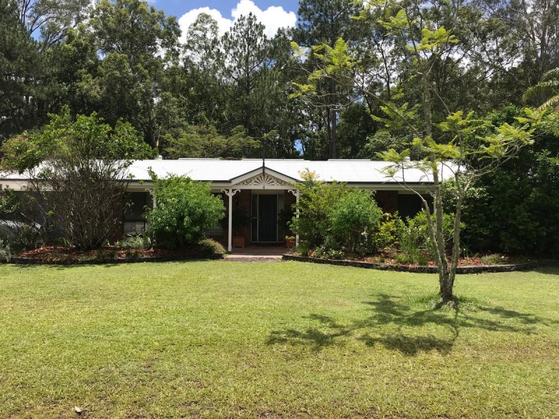 4 Brechin Crt, Mooloolah Valley QLD 4553