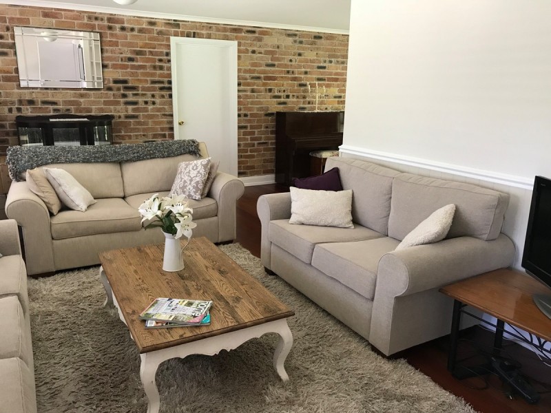 4 Brechin Crt, Mooloolah Valley QLD 4553