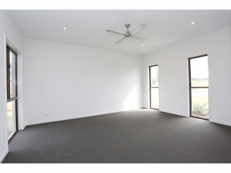 8 Sairs Street, Glass House Mountains QLD 4518