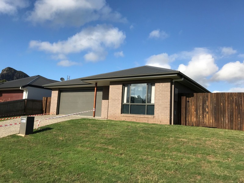 20 Pinnacles Drive, Glass House Mountains QLD 4518