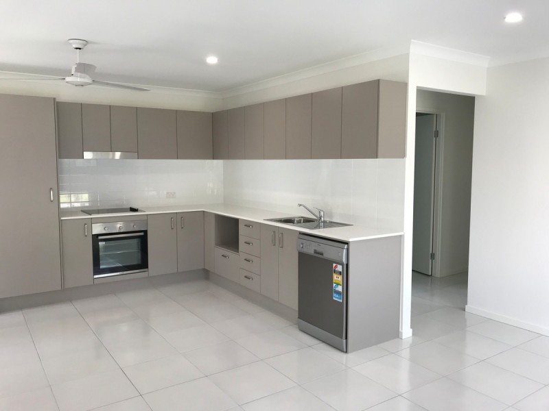 2/4 Fryer Place, Landsborough QLD 4550