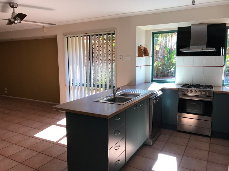 4 Beaverbrook Circuit, Sippy Downs QLD 4556