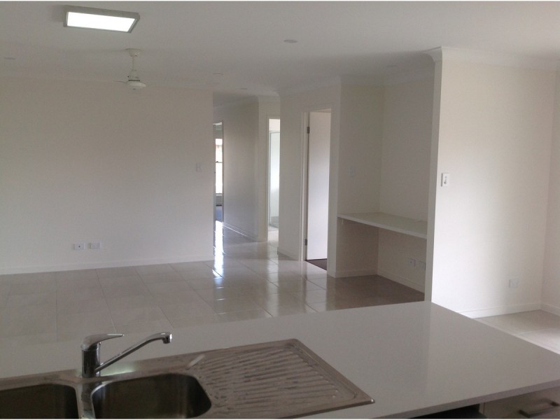 15a Pinnacles Drive, Glass House Mountains QLD 4518