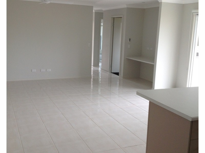 4a Sairs Street, Glass House Mountains QLD 4518