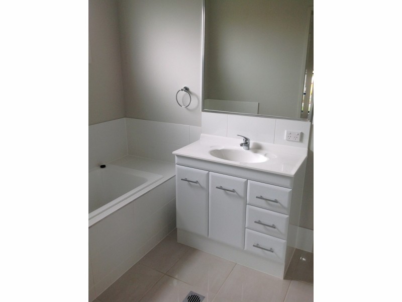 4a Sairs Street, Glass House Mountains QLD 4518