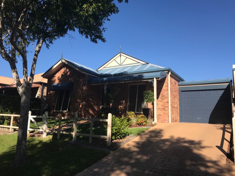8 Chesterton Crescent, Sippy Downs QLD 4556