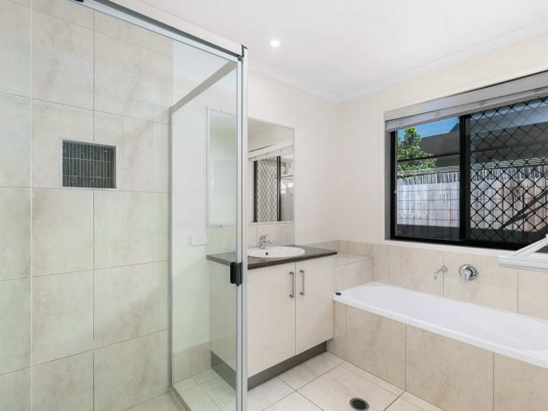 4 Promontory Street, Birtinya QLD 4575