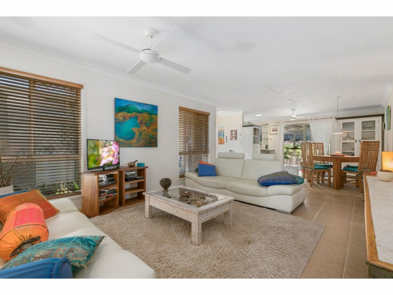 19 Victory Crescent, Sunrise Beach QLD 4567