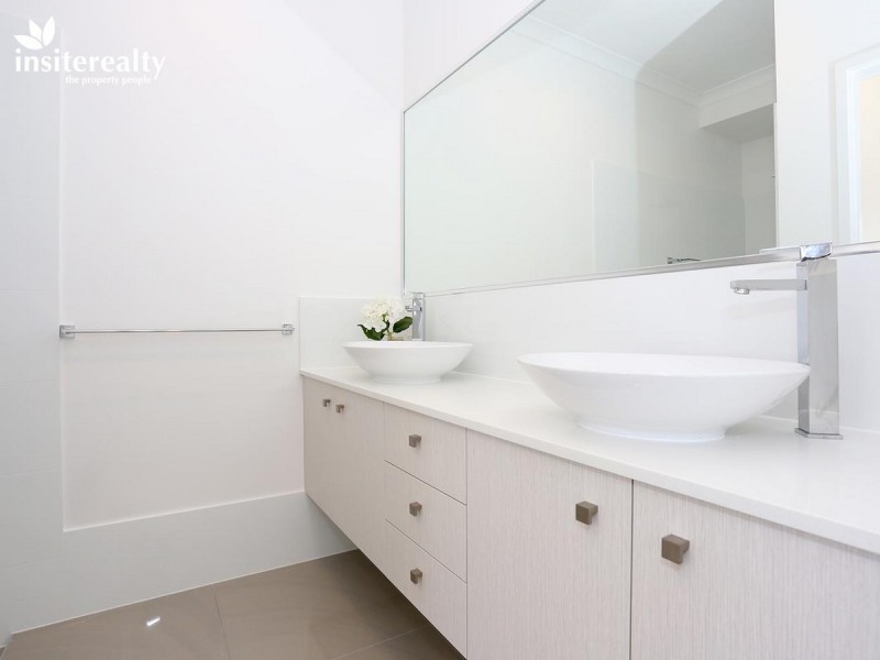 12 Sairs Street, Glass House Mountains QLD 4518