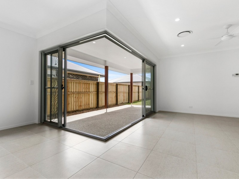18 Pioneer Way, Palmview QLD 4553