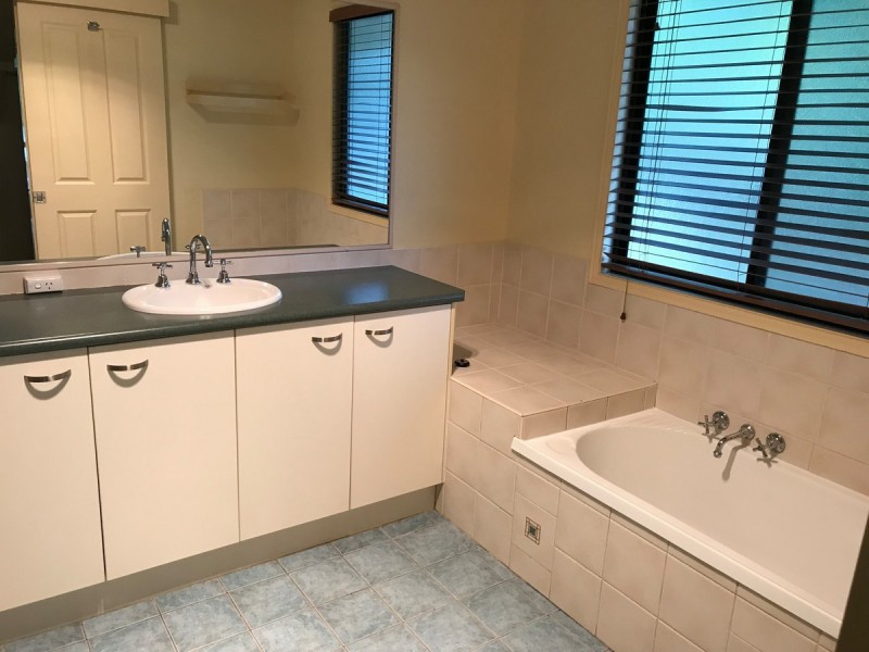 33 Fern Gully Place, Mooloolah Valley QLD 4553