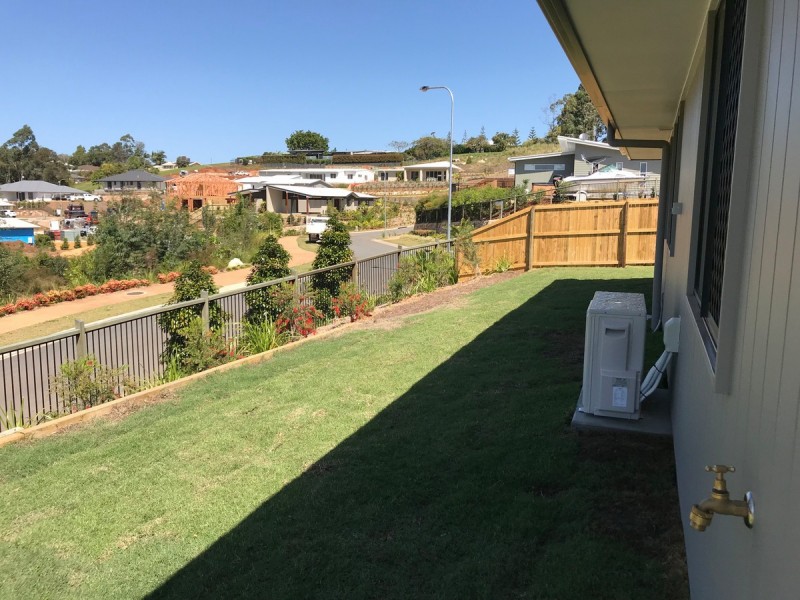 2/4 Horizon Way, Woombye QLD 4559