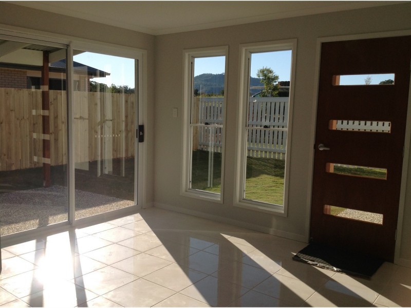 9b Lloyd Street, Beerwah QLD 4519