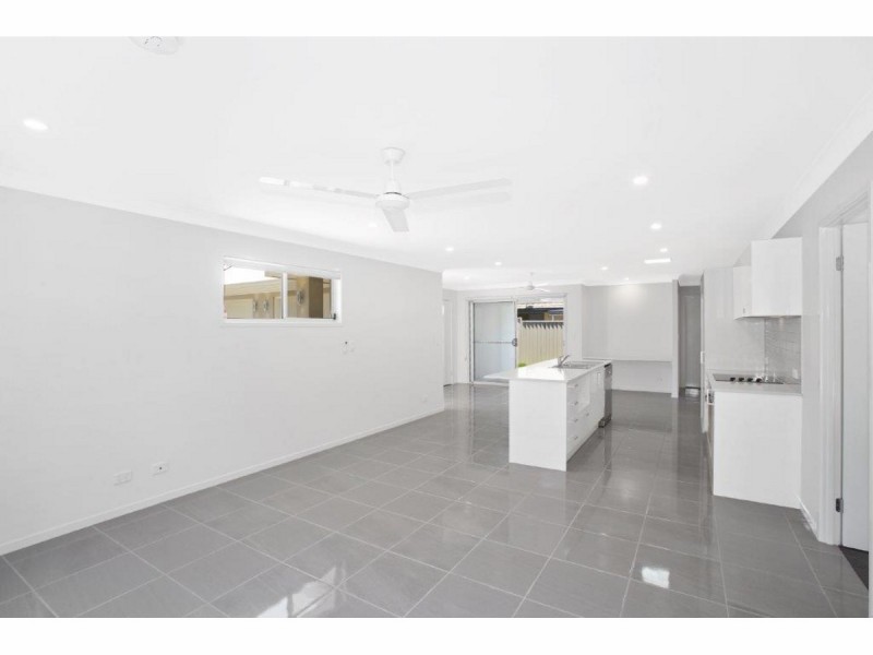 2/2 Harris Drive, Palmwoods QLD 4555