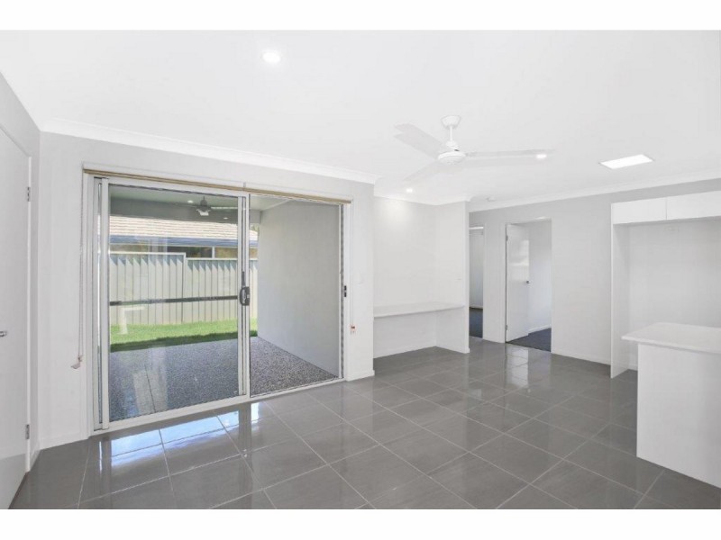 2/2 Harris Drive, Palmwoods QLD 4555