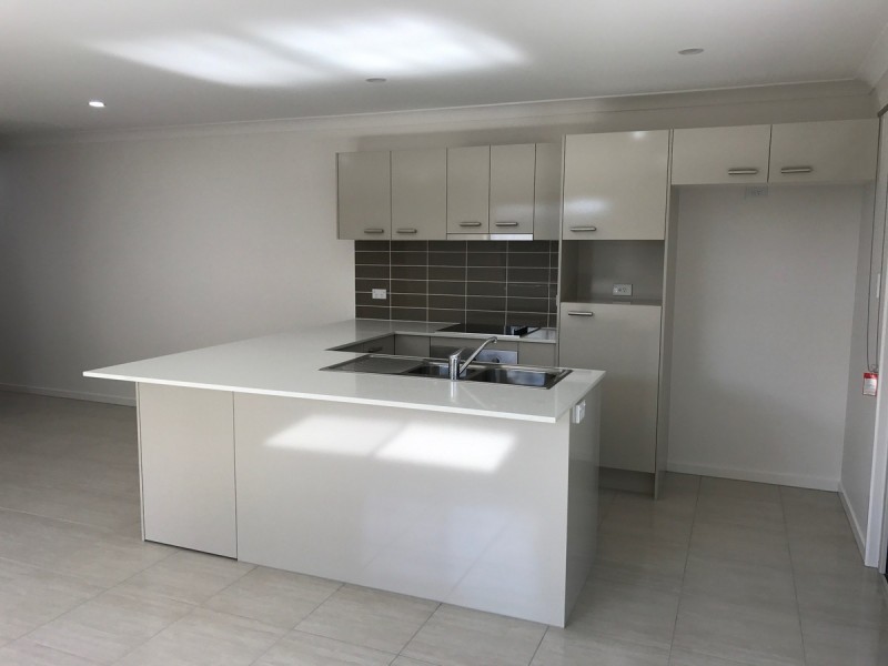 2/7 Rowley Close, Glass House Mountains QLD 4518