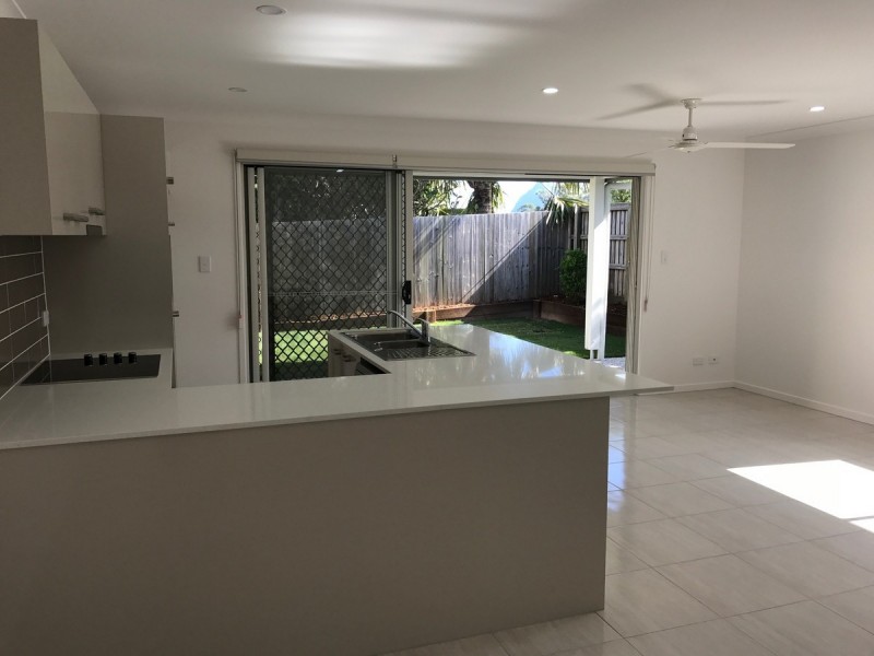 2/7 Rowley Close, Glass House Mountains QLD 4518