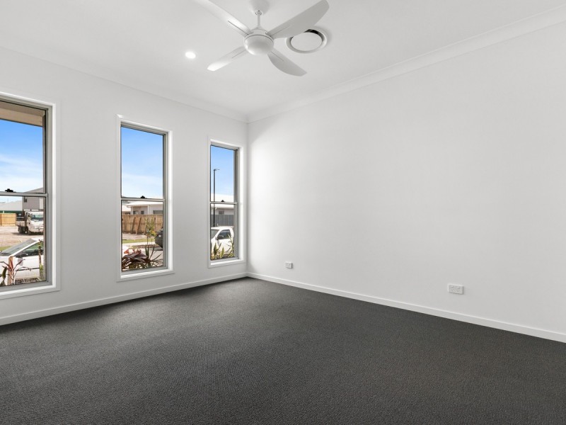 18 Pioneer Way, Palmview QLD 4553