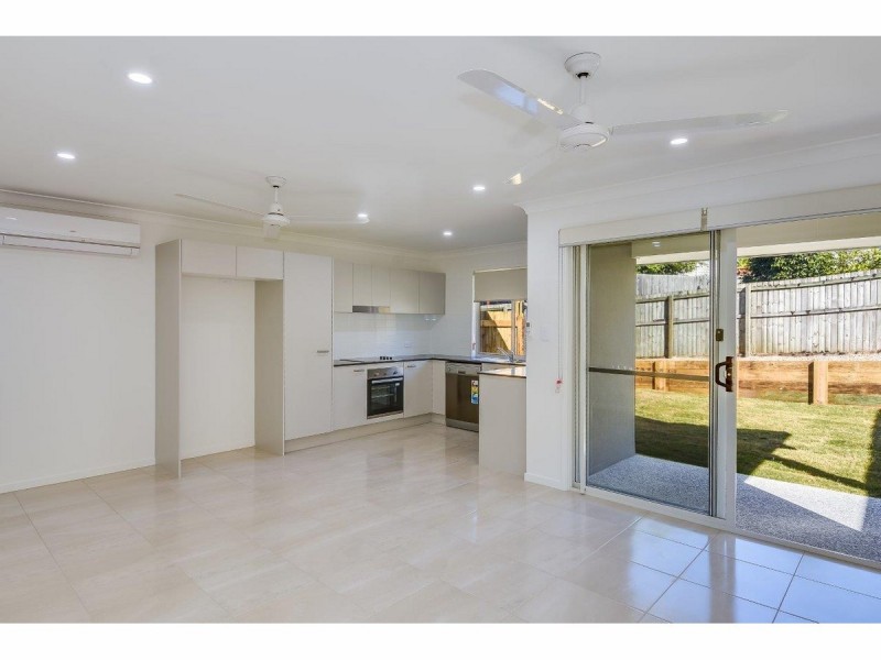 2/40 Tramline Rise, Burnside QLD 4560