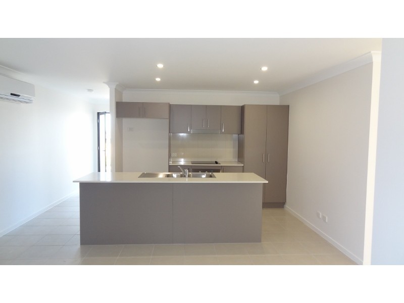 1/8 Bonney Street, Rural View QLD 4740