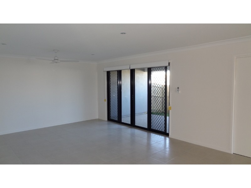 1/8 Bonney Street, Rural View QLD 4740