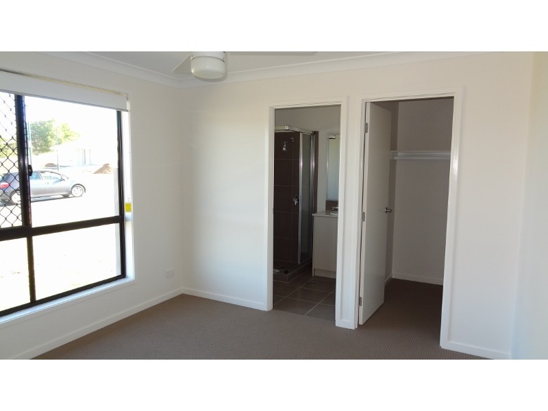 1/8 Bonney Street, Rural View QLD 4740