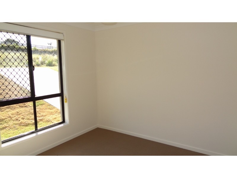 1/8 Bonney Street, Rural View QLD 4740