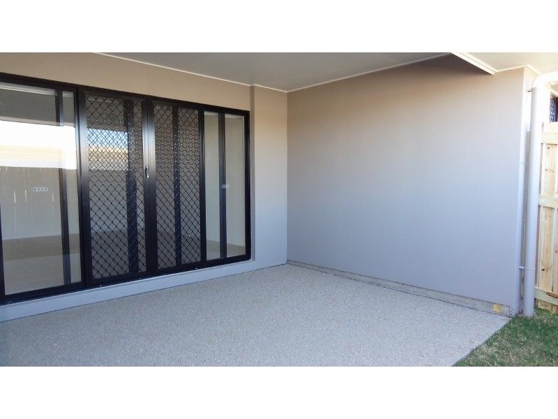 1/8 Bonney Street, Rural View QLD 4740