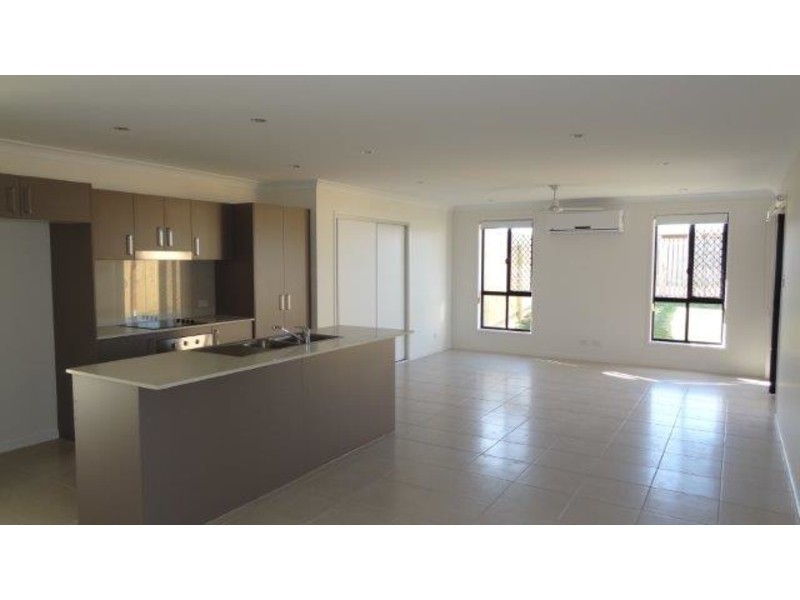 2/8 Bonney Street, Rural View QLD 4740