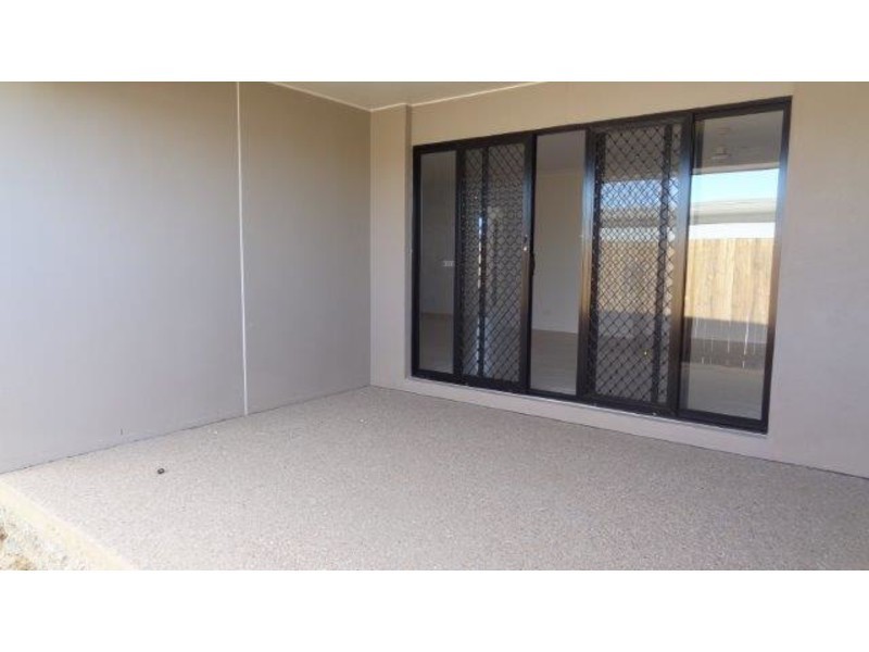 2/8 Bonney Street, Rural View QLD 4740