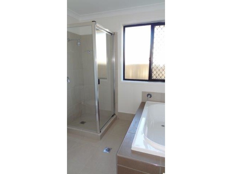 2/8 Bonney Street, Rural View QLD 4740