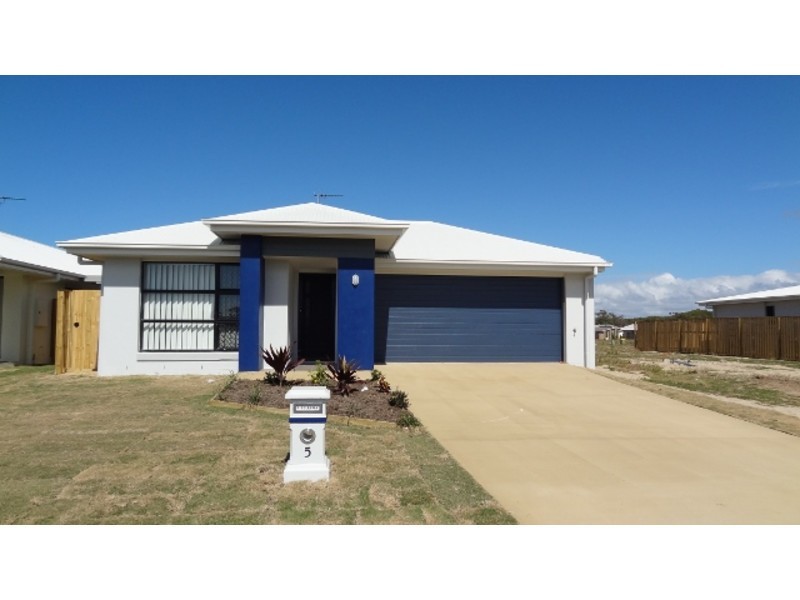 5 Henley Close, Blacks Beach QLD 4740