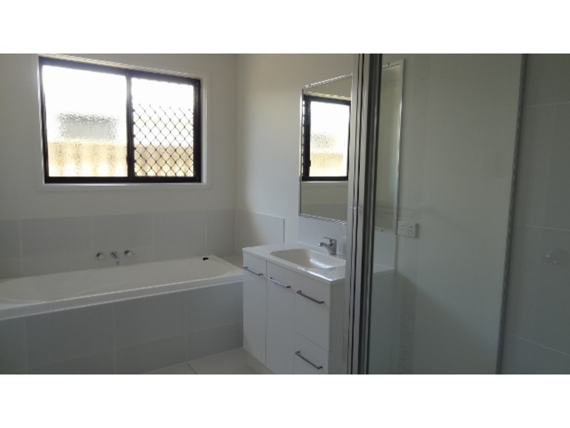 5 Henley Close, Blacks Beach QLD 4740