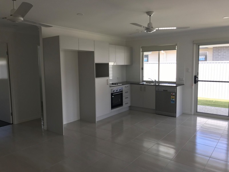 2/13 Mellumbrook Drive, Landsborough QLD 4550