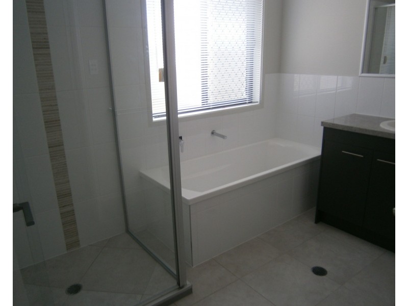 4 Apple Crescent, Caloundra West QLD 4551