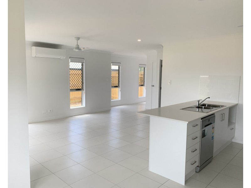 1/8 Kurrajong Circuit, Peregian Springs QLD 4573